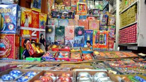 பட்டாசு விற்பனை 30% சரிவு.. சத்தம் மிகுந்த பட்டாசு விற்பனை 50% வீழ்ச்சி..என்ன காரணம்..! 