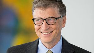 இவருக்கு இதே வேலையா போச்சுங்க..! மீண்டும் முதல் இடத்தில் பில் கேட்ஸ்..! 