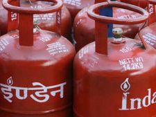 சென்னையில் ஒரு 14.2 கிலோ சிலிண்டர் விலை 696 ரூபாய்..! கிடுகிடுவென உயர்ந்த விலை..! 