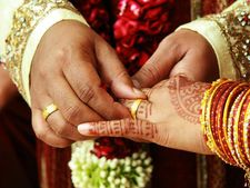 முரட்டு விருந்து.. திருமண வரவேற்பிற்கு ரூ.8 லட்சத்துக்கு விஸ்கி ஆர்டர்.. கலக்கும் தம்பதிகள்!