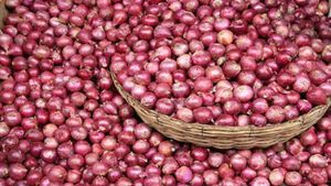 இப்போதைக்கு குறையாது வெங்காயம் விலை.. பிப்ரவரி வரை ஏற்றுமதி தடையை நீடிக்க திட்டம் 