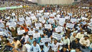 48,000 பேரின் கண்ணீரை துடைக்க வேண்டுகோள்.. 52 நாள் போராட்டம் முடிவுக்கு வந்தது..! 