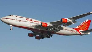 ஏர் இந்தியாவை வாங்க இண்டிகோ, எதிஹாட் ஆர்வம்.. மகிழ்ச்சியில் மத்திய அரசு..! 