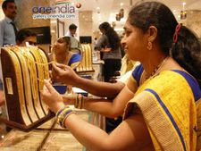 தங்கம் பவுனுக்கு 1,920 ரூபாய் விலை சரிந்தது தெரியுமா..? மிஸ் பண்ணிட்டீங்களே பாஸ்..! 