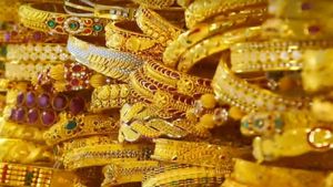 தங்கம் விலை ஏற்றம்..! கிராமுக்கு 4,000-ஐத் தொடும் நிலையில் தங்கம்..! 