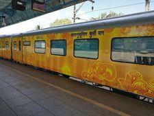 ரூ.63,000 இழப்பீடு தரப்படும்.. தாமதத்திற்கு தக்க பதிலடி கொடுத்த ஐஆர்சிடிசி.. இது நல்லா இருக்கே..! 