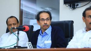 கேரளாவைப் பின்னுக்கு தள்ளிய மகாராஷ்டிரா.. பள்ளி, கல்லூரிகள், மால்கள் மூட உத்தரவு.. ஏன் தெரியுமா! 
