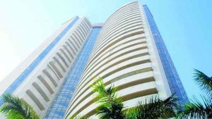 810 புள்ளிகள் சரிந்த சென்செக்ஸ்! 31,000-க்குக் கீழ் சென்செக்ஸ்! 