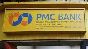 விடாது கருப்பு... PMC வங்கி மீதான ஆர்பிஐ கட்டுப்பாடுகள் நீட்டிப்பு! 