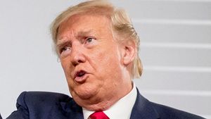 வாய் திறந்த ட்ரம்ப்.. கொரோனாவால் அமெரிக்காவும் பாதிக்கப்படலாம்! 60 நொடிகளில் 4.4  லட்சம் கோடி காலி! 