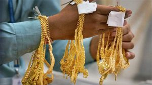 தங்கம் விலை என்னாச்சு..? ஏறுதா இறங்குதா..? 