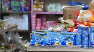 மக்களைக் காப்பாற்றிய மளிகை கடைகள்.. சூப்பர் மாக்கெட் எல்லாம் சும்மா..!