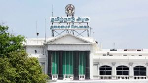 தமிழக அரசு சொன்ன நல்ல செய்தி.. 25% தொழிலாளர்களுடன் 17 தொழில்துறை பூங்காக்களை இயக்க அனுமதி!