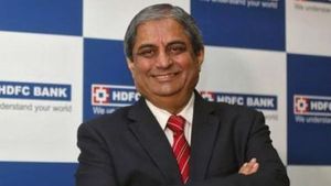 யார் இந்த ஆதித்யா பூரி? இவர் HDFC வங்கி பங்குகளை விற்றதால் ஏன் விலை சட்டென சரிந்தது? 