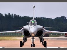 இது Rafale-ன் வீரக் கதை! வந்துட்டான்யா இந்திய வான் எல்லையைப் பாதுகாக்கும் எந்திர வீரன்!