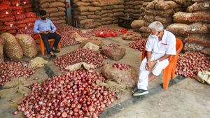  உயரும் வெங்காயம் விலை.. கேரள முதல்வர் எடுத்த அதிரடி முடிவு.. முதல்வர் எடப்பாடிக்கு கடிதம் 