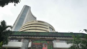 தடுமாற்றத்தில் சென்செக்ஸ், நிஃப்டி.. ரூபாயின் மதிப்பு எவ்வளவு..! 