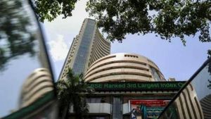 சரிவில் சென்செக்ஸ், நிஃப்டி.. ரூபாயின் மதிப்பும் ரூ.74.10 சரிவு.. என்ன காரணம்..! 