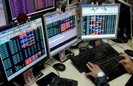 கரடியின் பிடியில் சிக்கிய காளை.. வரலாற்று உச்சத்தில் இருந்து சென்செக்ஸ், நிஃப்டி சரிவு..!! 