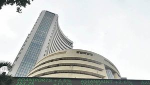 மீண்டும் புதிய வரலாற்று உச்சத்தில் சென்செக்ஸ்.. 13,200 அருகில் நிஃப்டி..! 