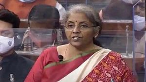 இந்தியாவின் முதல் டிஜிட்டல் பட்ஜெட் அறிக்கை.. ஐபேட் கொண்டு பட்ஜெட் தாக்கல் செய்த நிர்மலா சீதாராமன்!