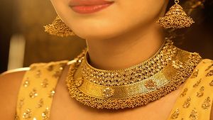 ஒரு மாத சரிவில் தங்கம் விலை.. தங்கம் வாங்கலாமா..? வேண்டாமா..? 
