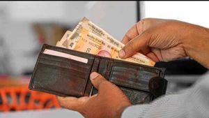 இந்திய பொருளாதார வளர்ச்சியில் மீண்டும் சிக்கல்.. கொரோனாவால் நுகர்வோர் நம்பிக்கை பாதிப்பு..! 