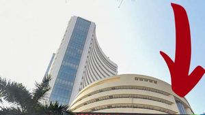 540 புள்ளிகள் வரையில் சென்செக்ஸ் சரிவு.. குழப்பத்தில் முதலீட்டாளர்கள்..! 