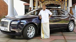 15 கோடி ரூபாய் நிதியுதவி.. அசத்தும் கேரள தொழிலதிபர் ரவி பிள்ளை..! 