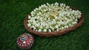 மனம் மயக்கும் புவிசார் குறியீடுள்ள மதுரை மல்லி உள்பட பல மலர்கள் ஏற்றுமதி.. தமிழகத்திற்கே பெருமை! 