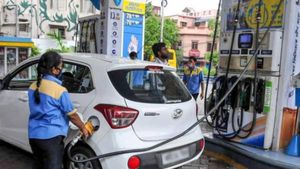 பெட்ரோல் 7வது நாளாக தொடர் உயர்வு.. எப்போது குறையும்..?! 