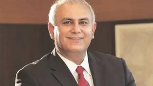 ஆர்பிஎல் CEO விஸ்வவீர் அஹுஜா-வின் திடீர் முடிவு.. ஆர்பிஐ  நடவடிக்கை தான் காரணமா..? 