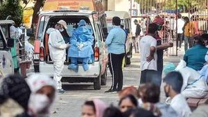  ஒமிக்ரான் எதிரொலி: உற்பத்தி நிறுவனங்கள் எடுத்த திடீர் முடிவு.. மக்களுக்குப் பாதிப்பா..?!