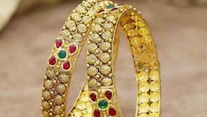 ஒரே நாளில் ரூ.1200 வீழ்ச்சி கண்ட தங்கம்.. வெள்ளி விலை ரூ.7700 வீழ்ச்சி.. சாமானியர்கள் மகிழ்ச்சி..! 