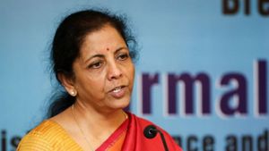 வரலாற்று சரிவில் ரூபாய் மதிப்பு.. 'பட்' நிர்மலா சீதாராமன் சொல்வதைக் கொஞ்சம் கேளுங்க..!
