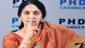 சித்ரா ராமகிருஷ்ணா தொலைப்பேசி ஒட்டுக்கேட்பு வழக்கு.. டெல்லி நீதிமன்றம் உத்தரவு..!