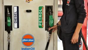டீசல்  விலை ரூ.25 அதிகரிப்பு.. யாருக்கெல்லாம் விலை அதிகரிப்பு தெரியுமா? 