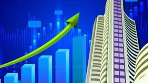 700 புள்ளிகளுக்கு மேல் ஏற்றத்தில் சென்செக்ஸ்.. நிஃப்டியின் நிலவரம் என்ன.. முதலீட்டாளர்கள் ஹேப்பி!