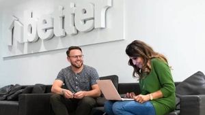 ஒரே காலில் 900 பேரை பணி நீக்கம் செய்த CEO-வின் மோசமான பேச்சு.. அதிருப்தியில் ஊழியர்கள்..!