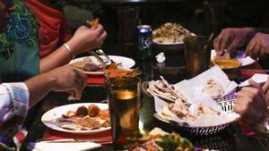ஹோட்டலில் சர்வீஸ் சார்ஜ் கேட்டா இனி கொடுக்காதீங்க: மத்திய அரசு அறிவிப்பு 
