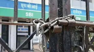 வங்கி ஊழியர்களின் திடீர் ஸ்டிரைக்: உஷாரா இருந்துக்கோங்க மக்களே! 