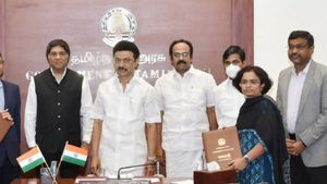 மோடி-யை சந்தித்த கையோடு.. தமிழ்நாடு அதிகாரிகள் உடன்.. பாக்ஸ்கான் யங் லியு மாஸ்..! 