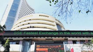 111  புள்ளிகள் சரிவில் சென்செக்ஸ்.. ரிலையன்ஸ் பங்குகள் 7.14% சரிவு..! 