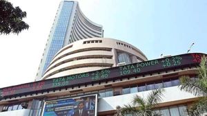 303.38 புள்ளிகள் உயர்வில் சென்செக்ஸ்.. டிசிஎஸ் முதலீட்டளர்கள் ஏமாற்றம்..! 