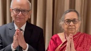 85 வயதில் தொழிலதிபராகி, முதல் கார் வாங்கிய முதியவர்.. டிரெண்டாகும் செளத்ரி..!