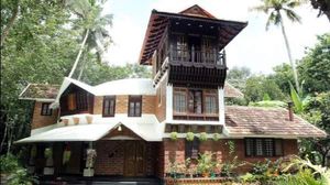 ரூ.50 லட்சத்தில் இப்படியொரு பிரமிக்க வைக்கும் வீடா.. எவ்வளவு அழகு.. அசத்திய கேரள தொழிலதிபர்! 