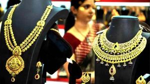 உண்மையில் தங்கம் விலையில் என்ன தான் நடக்குது.. இன்று எவ்வளவு குறைந்திருக்கு தெரியுமா? 