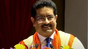 ‘நானும் 4 வருடங்களாக தேடி கொண்டிருக்கின்றேன்.. பிர்லா கூறிய ஜோக்! 