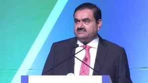 சிக்சர் மேல் சிக்சர்.. ரூ.65,000 கோடி முதலீடு..40,000 பேருக்கு வேலை.. ராஜஸ்தானில் அசத்தும் அதானி..! 