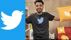 பணி நீக்கம் செய்தாலும் பரவாயில்லை.. ட்விட்டர் பணி பாக்கியம்.. யாஸ் அகர்வால் போட்ட அசத்தல் ட்வீட்!